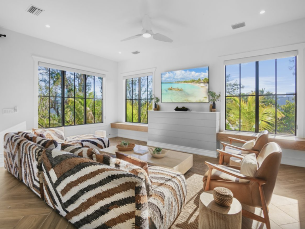 Custom Luxury Home 7 minute walk to beach and South Village